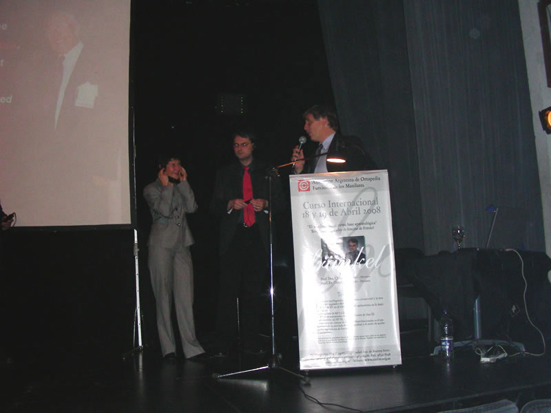 De izquierda a derecha: Prof. Dra. Christine Fränkel, Prof. Dr. Christopher Lux, Dr. Mario Pistoni.